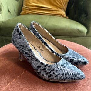 Riverberry Katy Kitten Heeled Pumps Grey Snakeskin Women’s Size 6